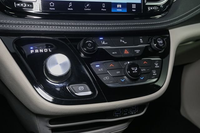 Used 2023 Black Chrysler Touring L image 29