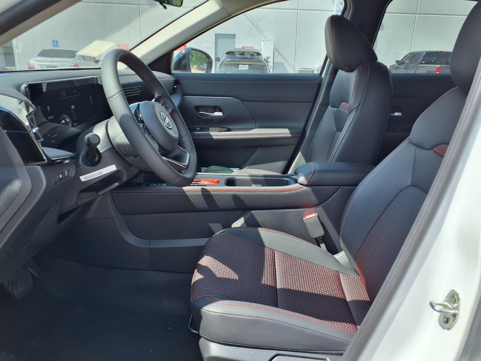 New 2026 Aspen White TriCoat / Super Black Two-tone Nissan SR image 12