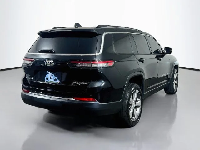 Used 2021 Diamond Black Jeep Limited image 21