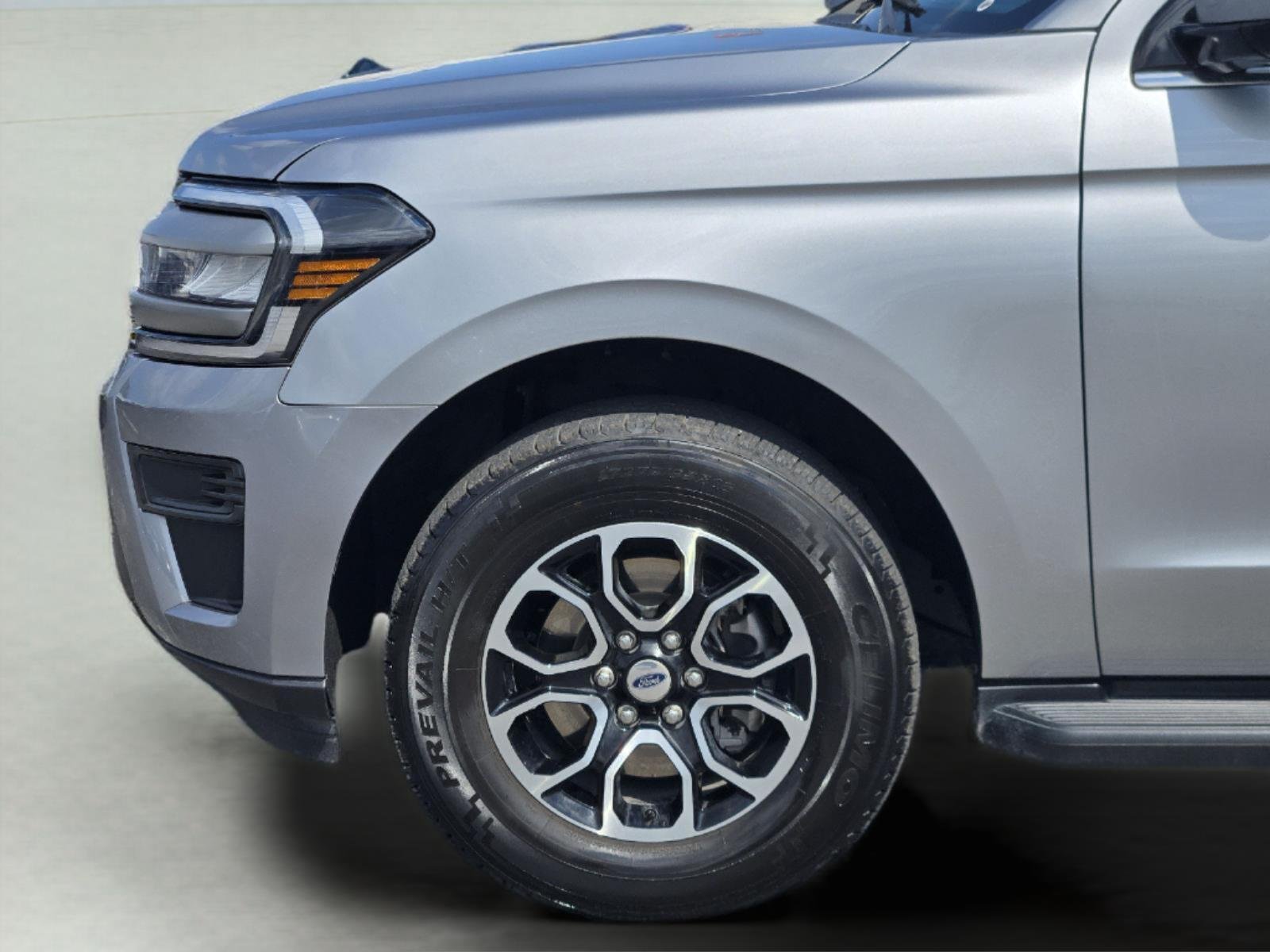 Used 2024 Iconic Silver Ford XLT image 9