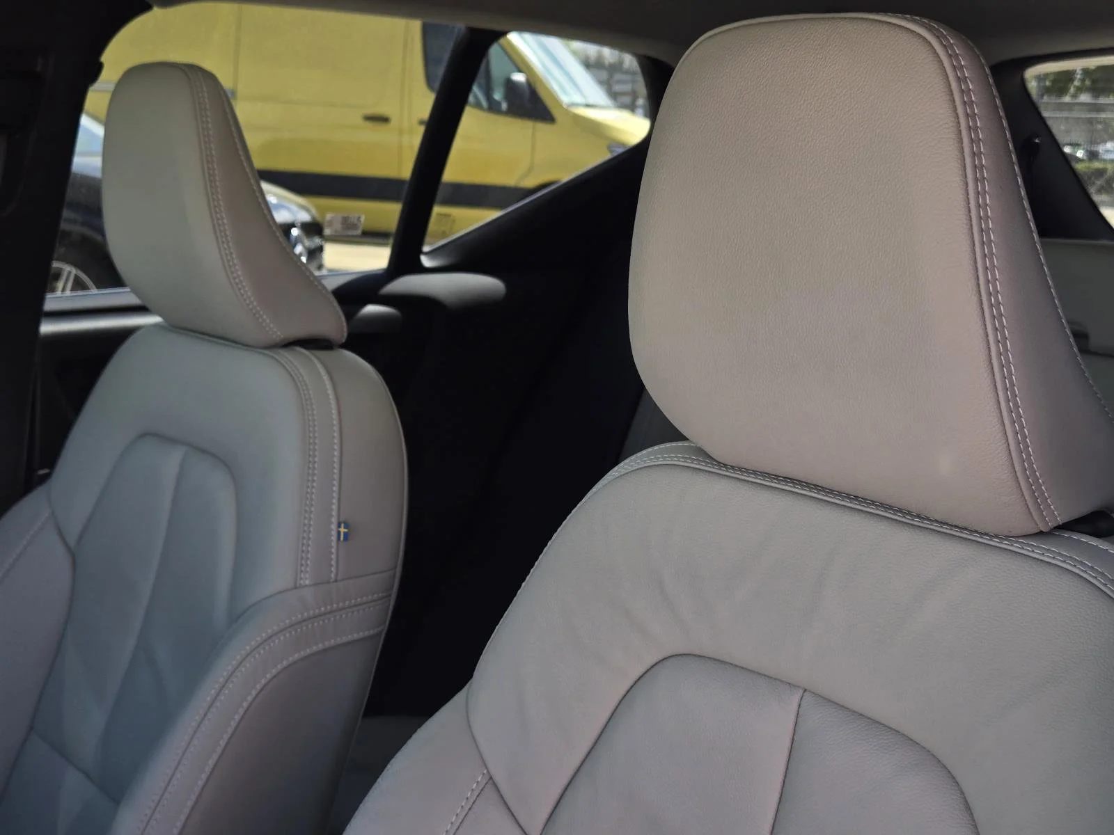 Used 2023 Crystal White Volvo Ultimate Bright Theme image 26