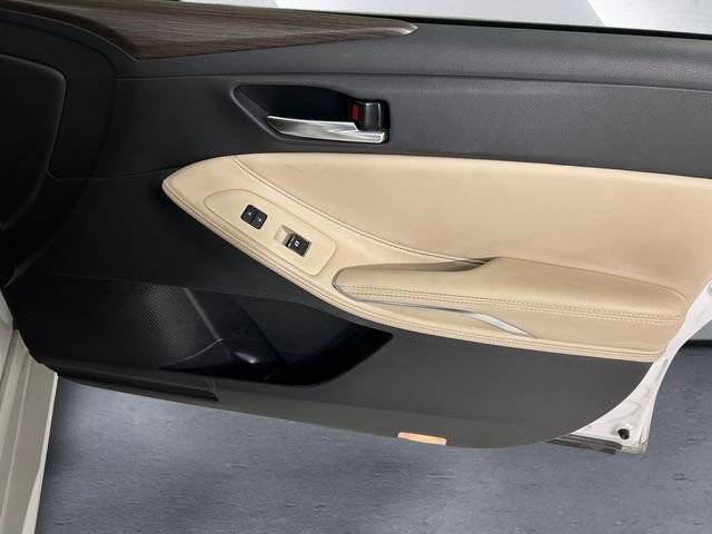 Used 2019 Beige Toyota XLE image 15