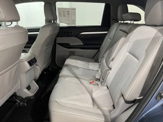 Used 2019 Blue Toyota LE Plus image 17