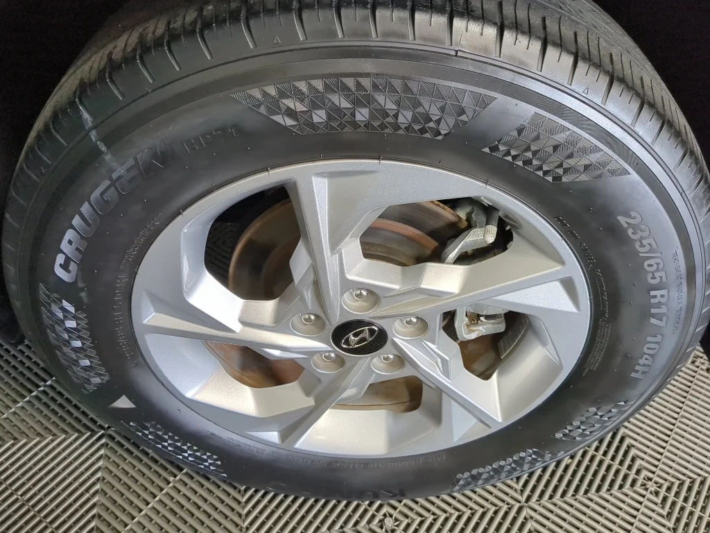 Used 2023 Silver Hyundai SE image 16
