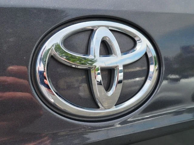 Used 2022 Gray Toyota XLE image 23