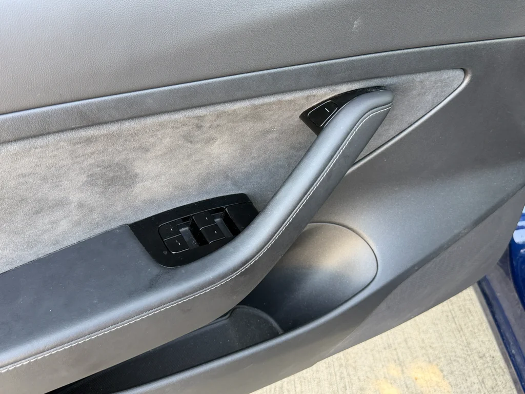 Used 2020  Tesla Standard Range image 19