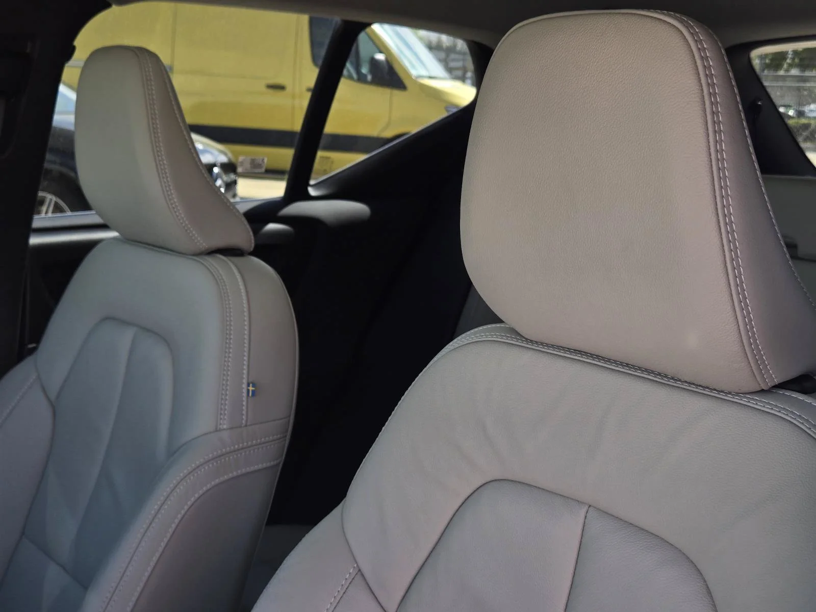 Used 2023 Crystal White Volvo Ultimate Bright Theme image 26