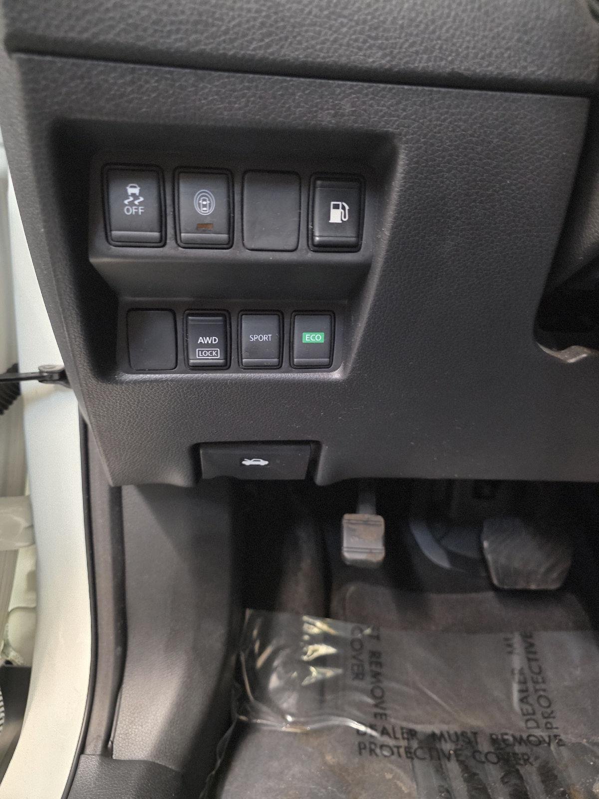 Used 2020 Pearl White Tricoat Nissan SV image 28