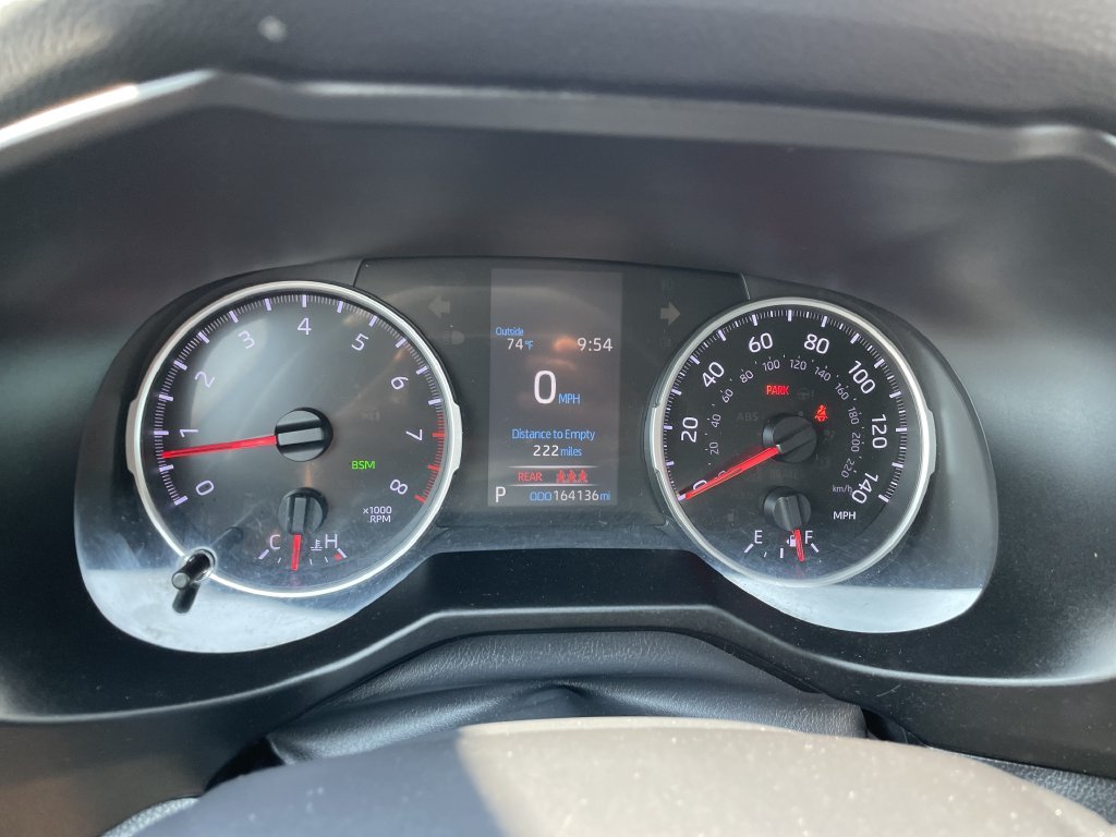 Used 2019 Silver Toyota XLE image 17