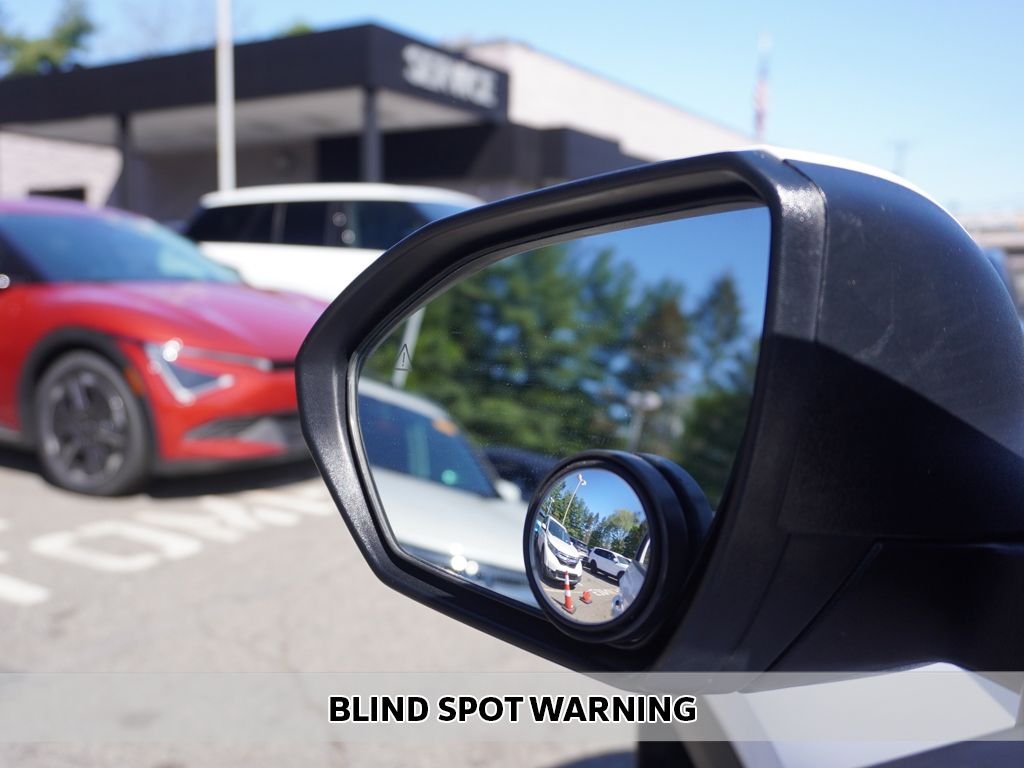 Used 2023 White Hyundai SEL image 5