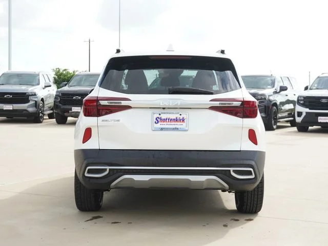 Used 2023 White Kia S image 8
