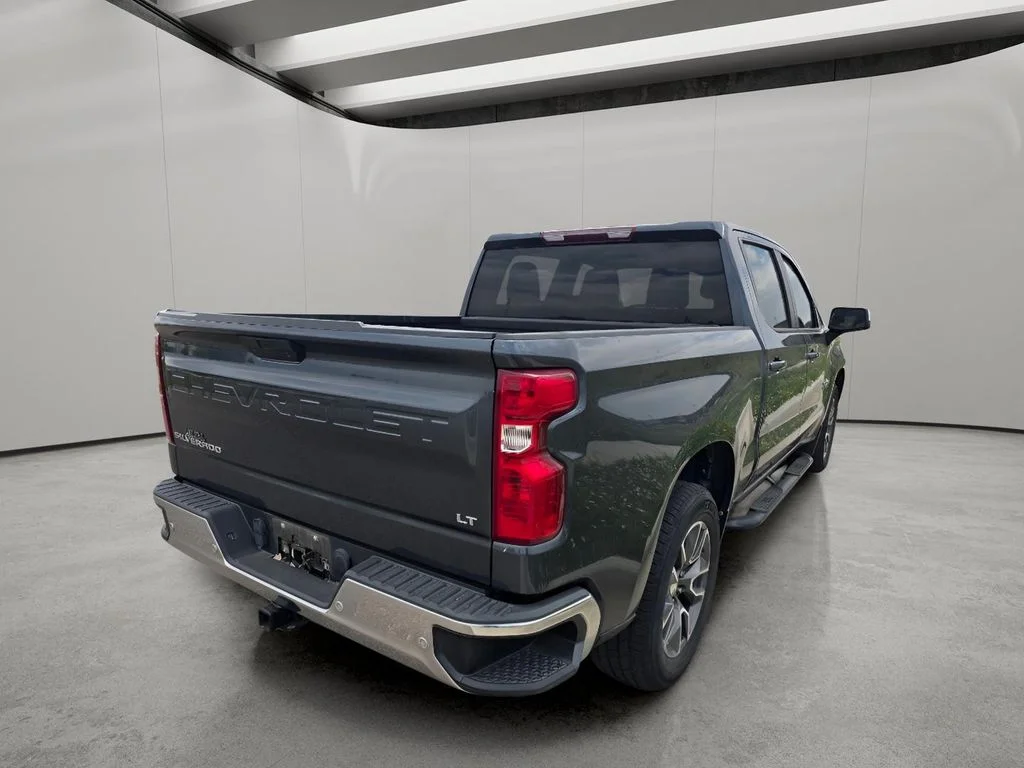 Used 2020 Shadow Gray Metallic Chevrolet LT image 5