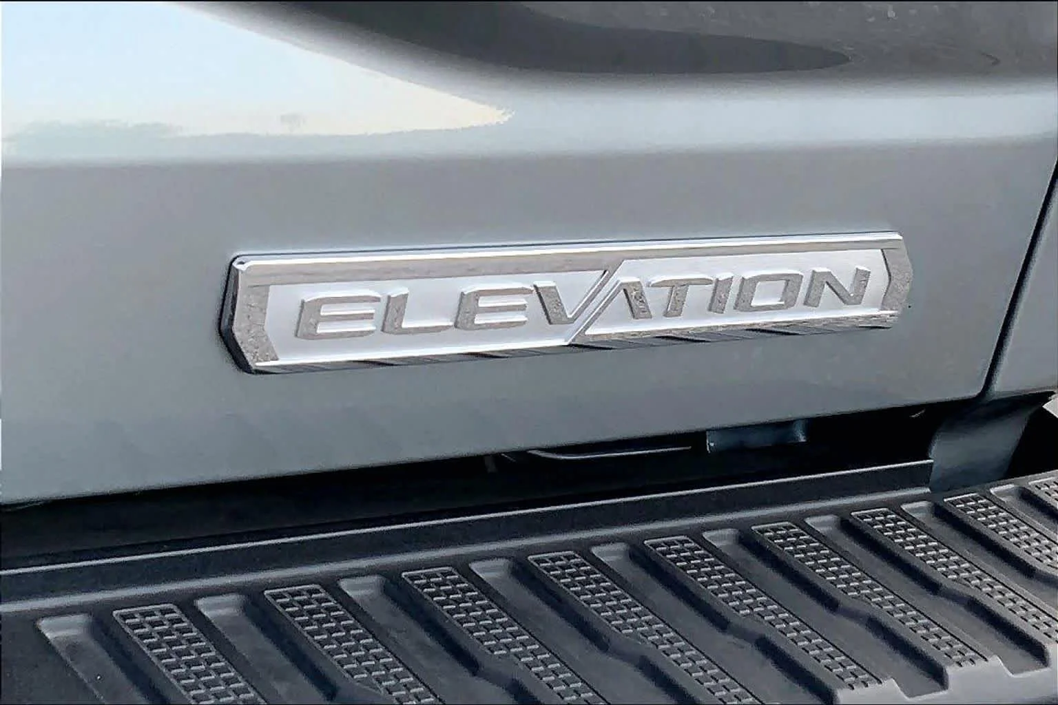 Used 2025 Sterling Metallic GMC Elevation image 9