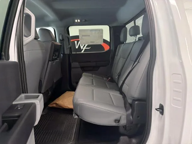 New 2027 Oxford White Ford F-350® XL image 34