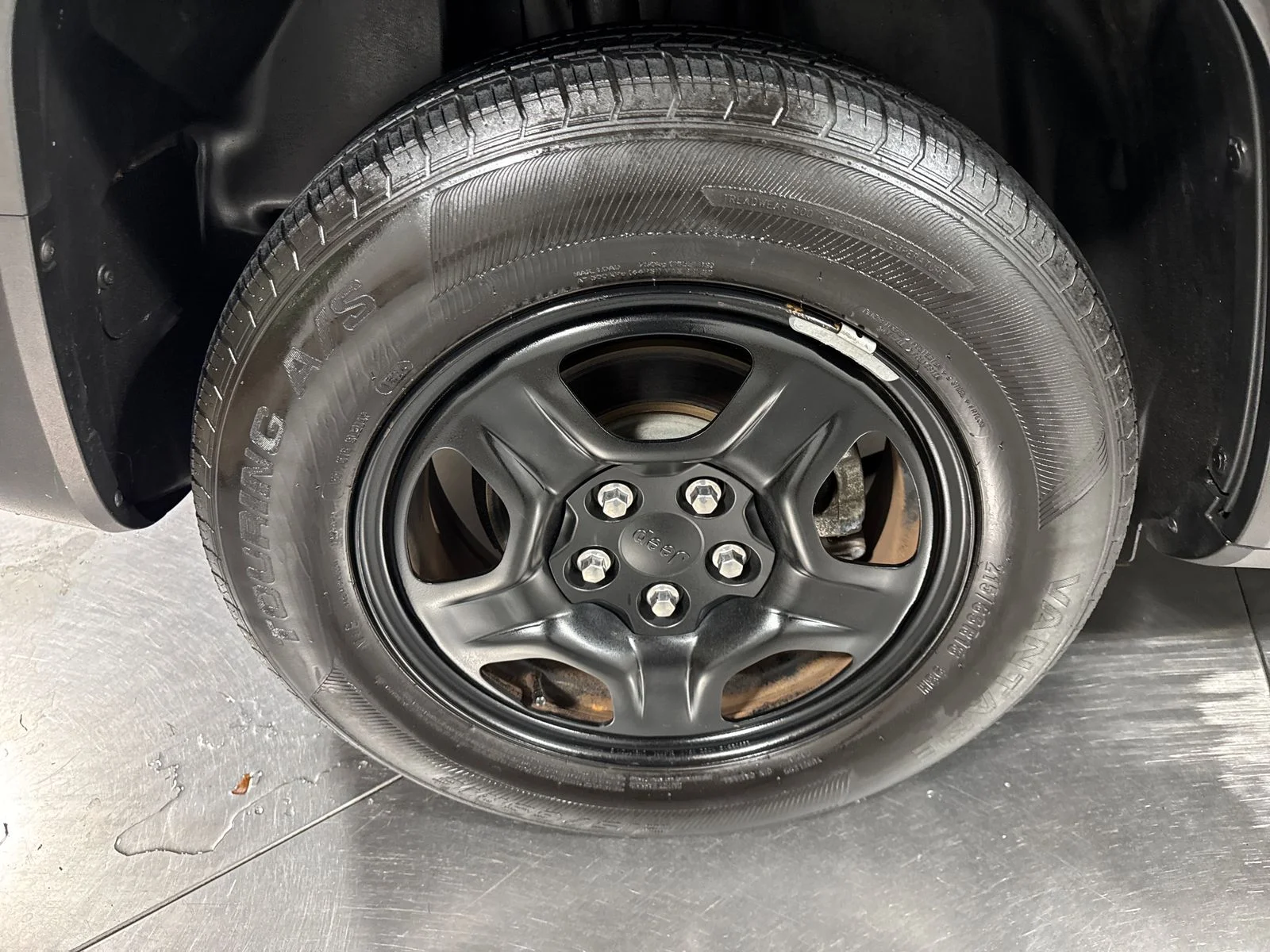Used 2019 Crystal Metallic Jeep Sport image 13