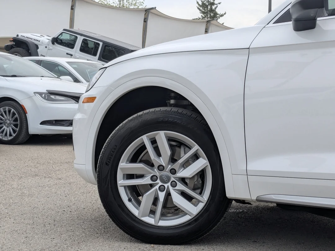 Certified Used 2020 White Audi Komfort - - AWD - Leather - LOW KMS & More! image 9