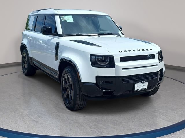 Used 2026 White Land Rover X-Dynamic SE image 3