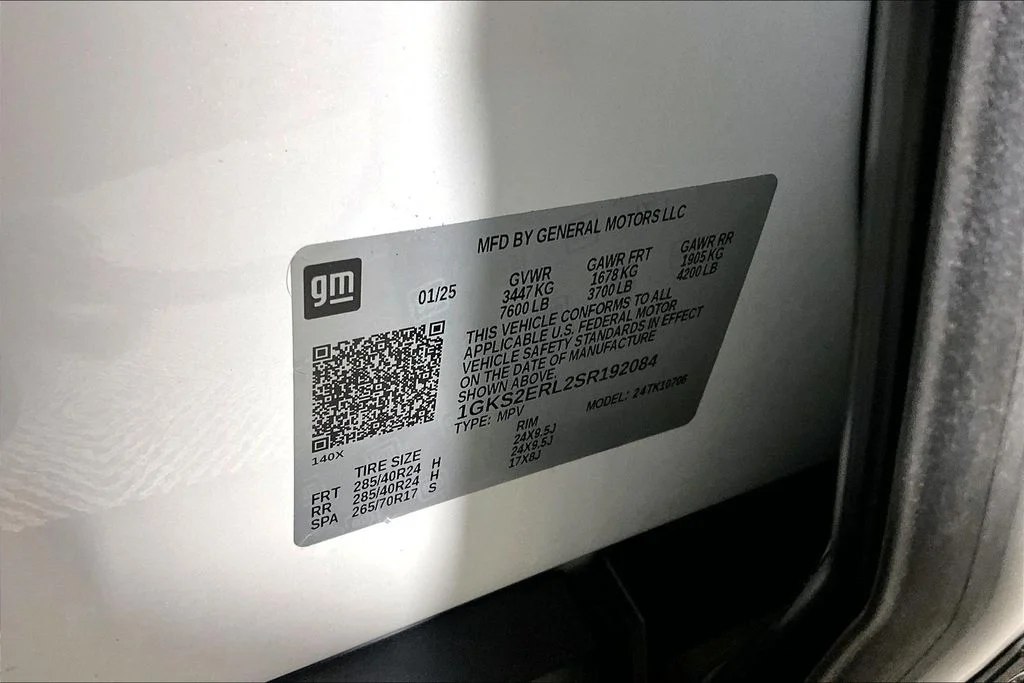 Certified Used 2025 White Frost Tri-Coat GMC Denali Ultimate image 27