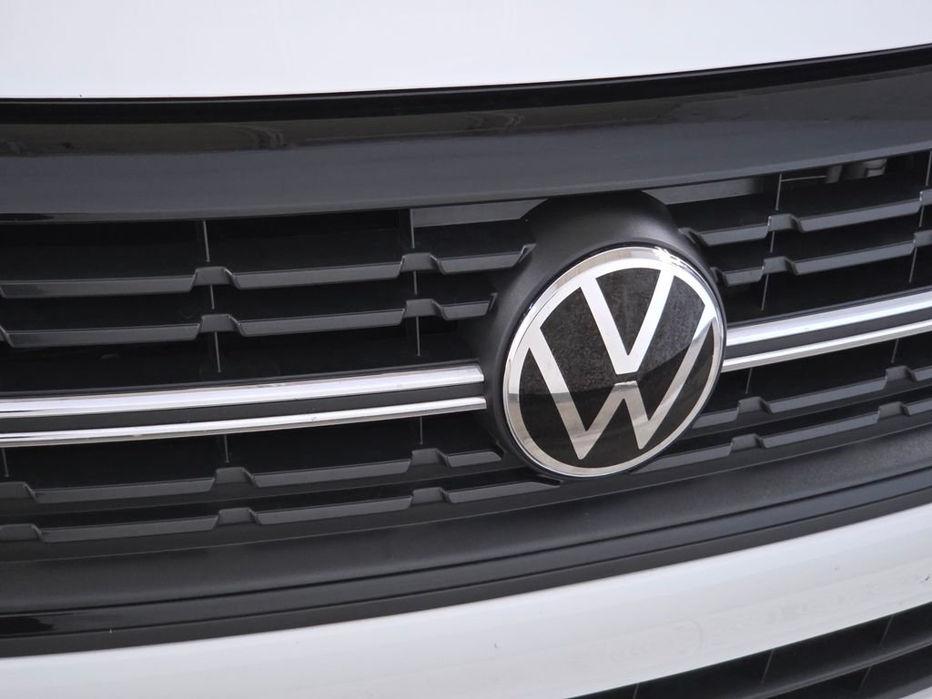 Used 2023  Volkswagen 1.5T Sport image 12