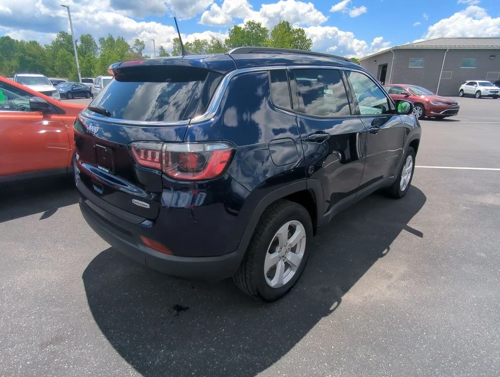Used 2021 Blue Jeep Latitude image 8