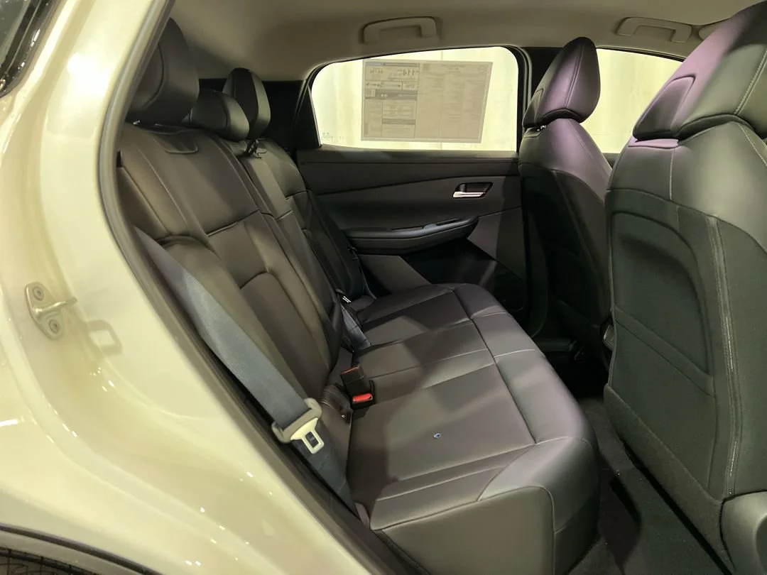New 2026 Everest White Pearl TriCoat / Super Black Two-tone Nissan SV+ image 19