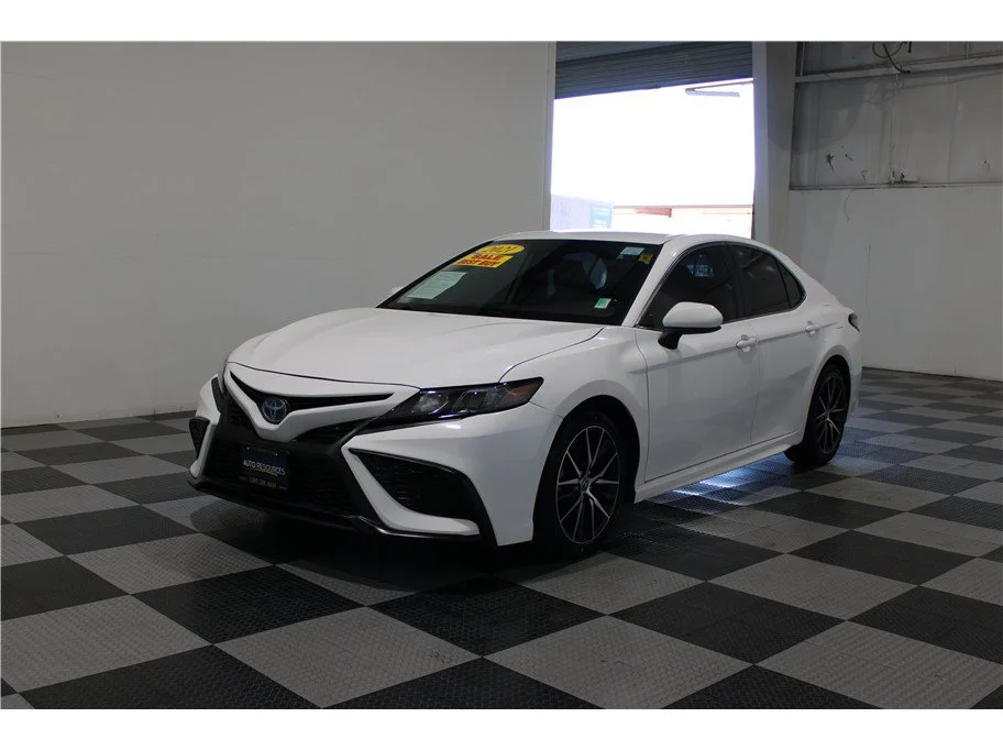 Used 2021 White Toyota Hybrid SE image 15