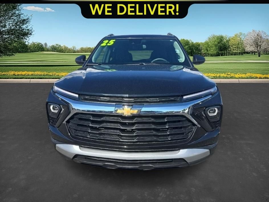 2025 Chevrolet Trailblazer LT photo 2