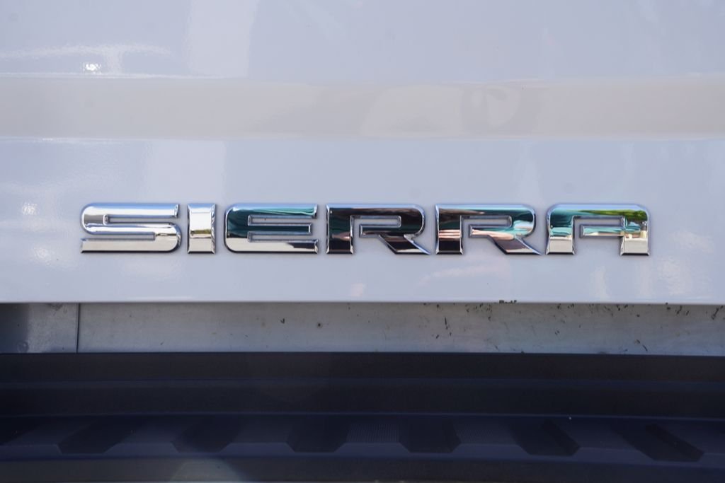 Used 2018 White GMC Denali image 12