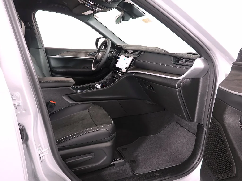Used 2026 Silver Jeep Altitude image 13