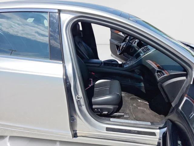 Used 2017 Silver Lincoln Reserve image 13