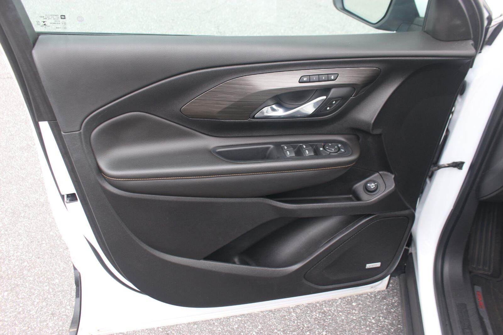 Used 2020 SUMMIT WHITE GMC SLT image 13