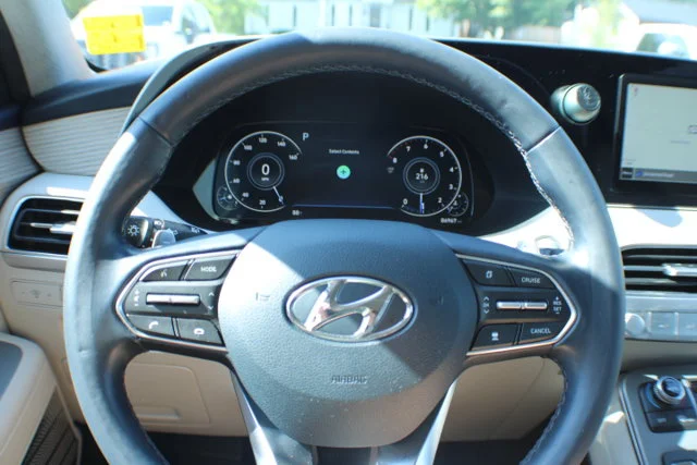 Used 2021 Hyper White Hyundai Limited image 9