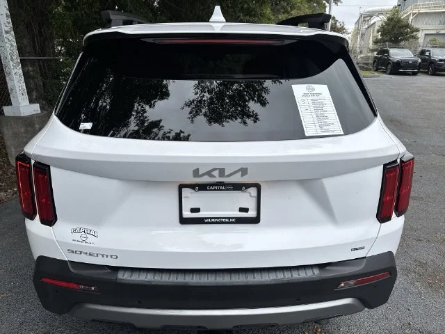 Used 2023 White Kia X-Line SX Prestige image 39