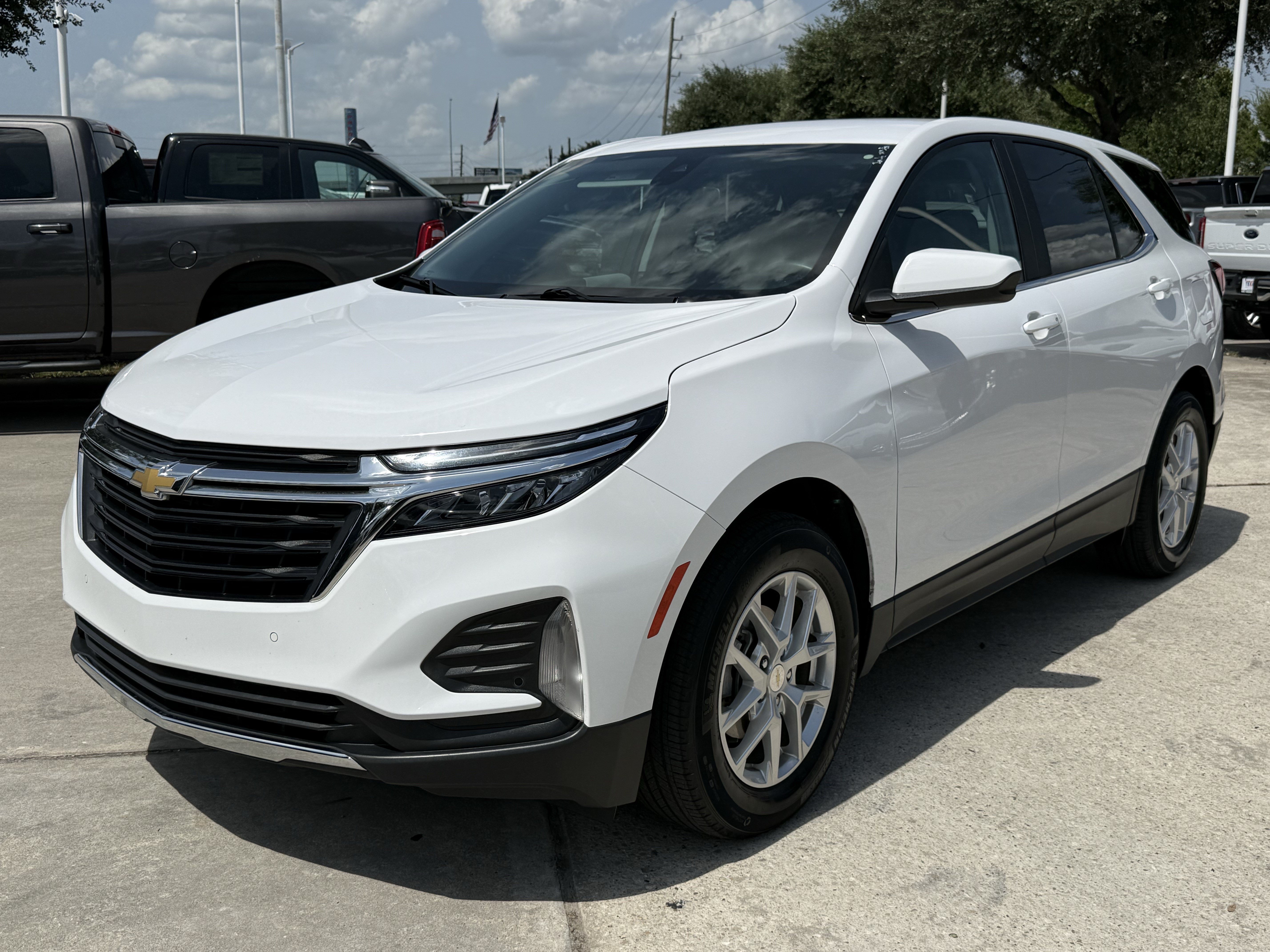 Used 2024 Summit White Chevrolet LT image 9