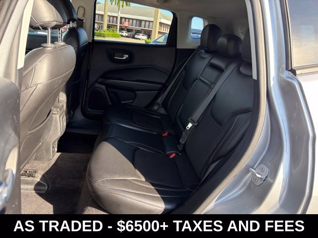 Used 2018 Silver Jeep Latitude image 15