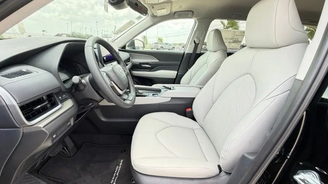 New 2026 Midnight Black Metallic Toyota XLE image 19
