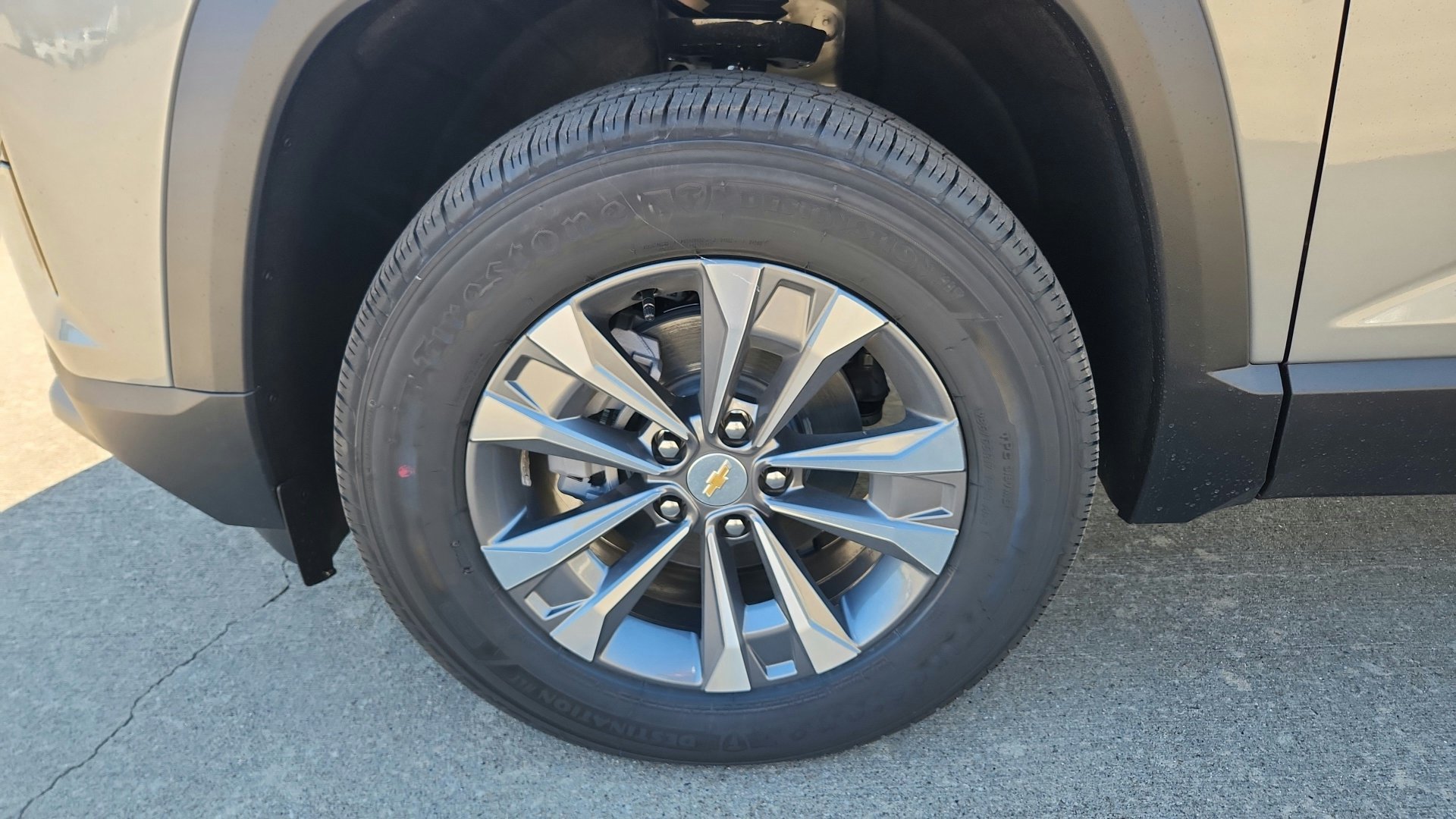 New 2027 Sterling Gray Metallic Chevrolet LT image 9