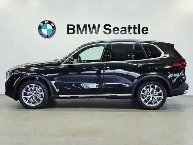 Certified Used 2026 Black Sapphire Metallic BMW xDrive40i image 3