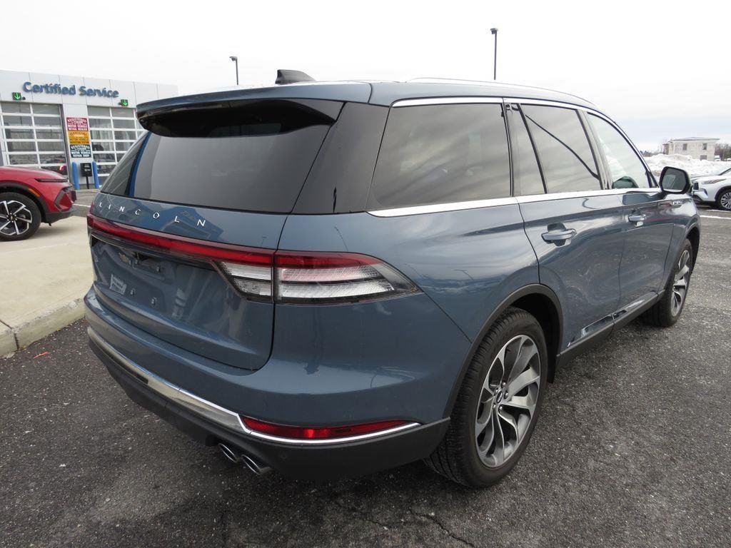 Used 2025 Blue Metallic Lincoln Reserve image 6