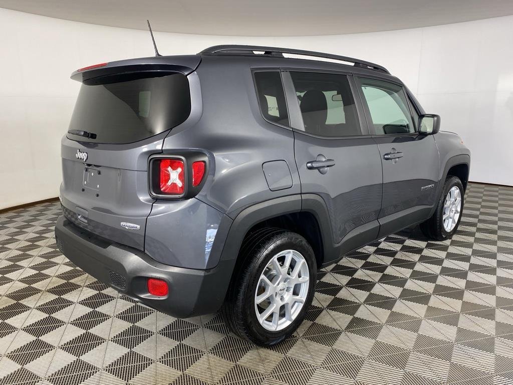 Used 2022 Graphite Gray Jeep Latitude image 8