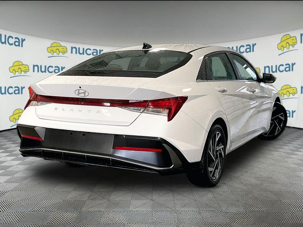 Used 2025 White Hyundai SEL Convenience image 6
