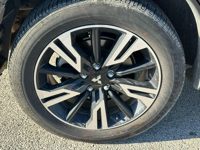 Used 2025 Alloy Silver Metallic Mitsubishi SE S-AWC image 6