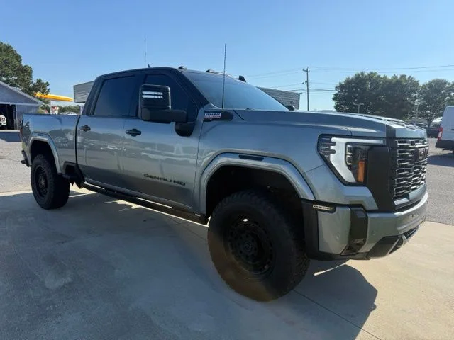 Used 2025 Silver GMC Denali image 3