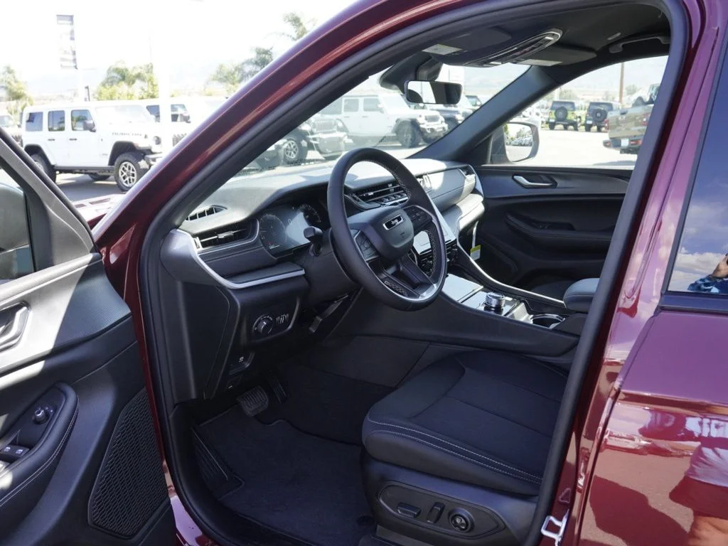 New 2026 Velvet Red Pearlcoat Jeep Laredo image 20