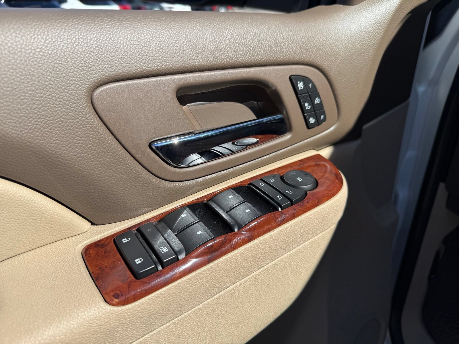 2012 Chevrolet Avalanche LTZ - Photo 12