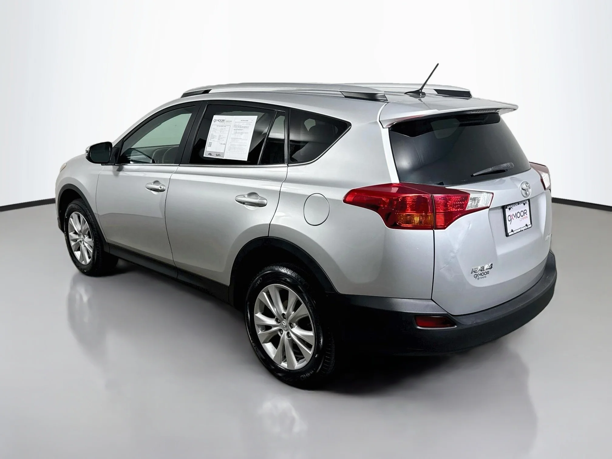 Used 2015 Classic Silver Metallic Toyota Limited image 5