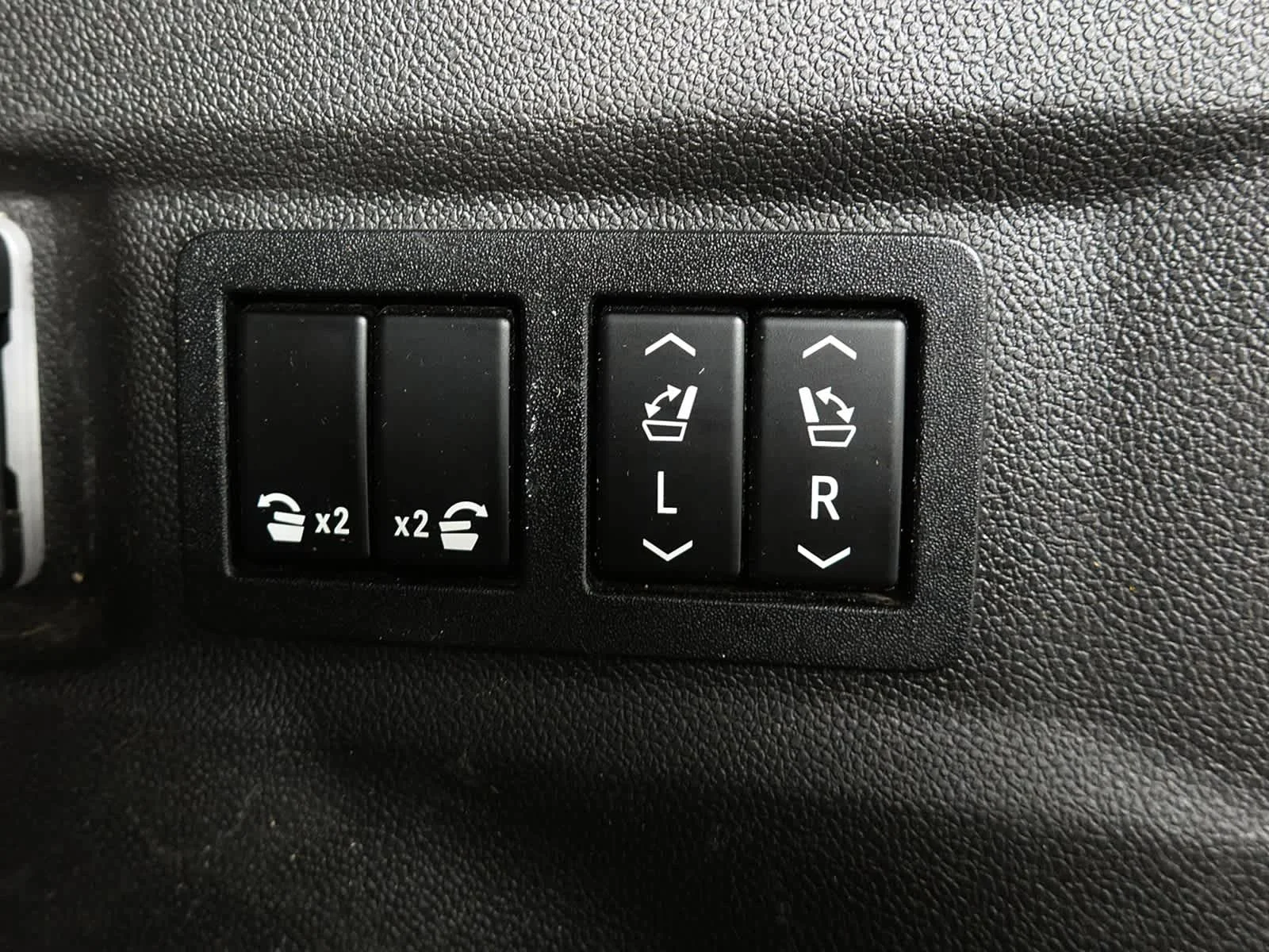 Used 2022 Summit White Chevrolet High Country image 7