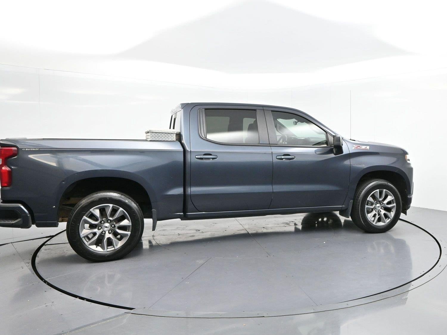 Used 2021 SHADOW GRAY METALLIC Chevrolet RST image 8