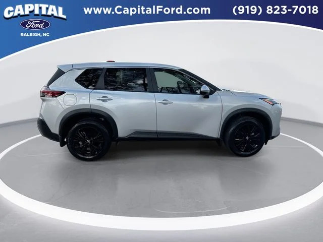 Used 2022 Silver Nissan SV image 9