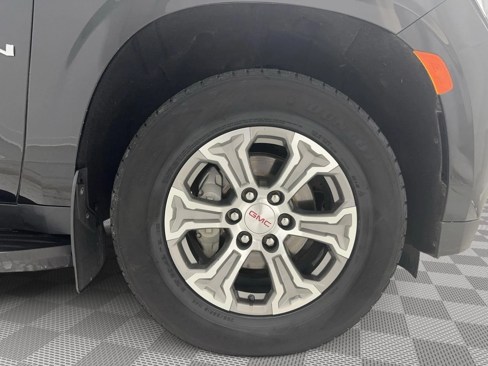 Used 2024 Onyx Black GMC SLE image 29